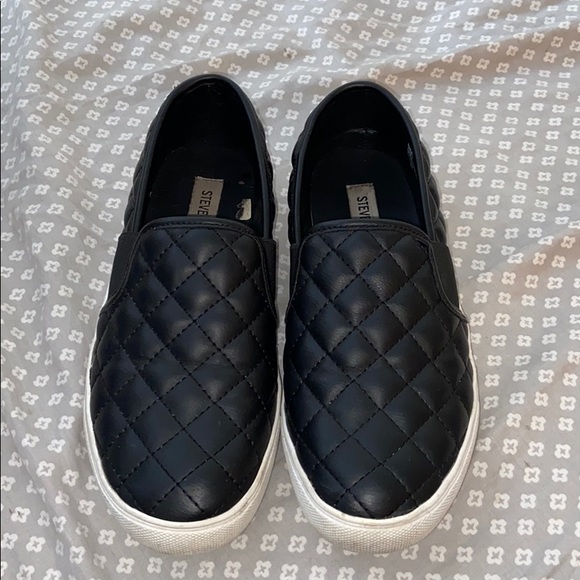 Steve Madden black slip on shoes - Picture 2 of 5